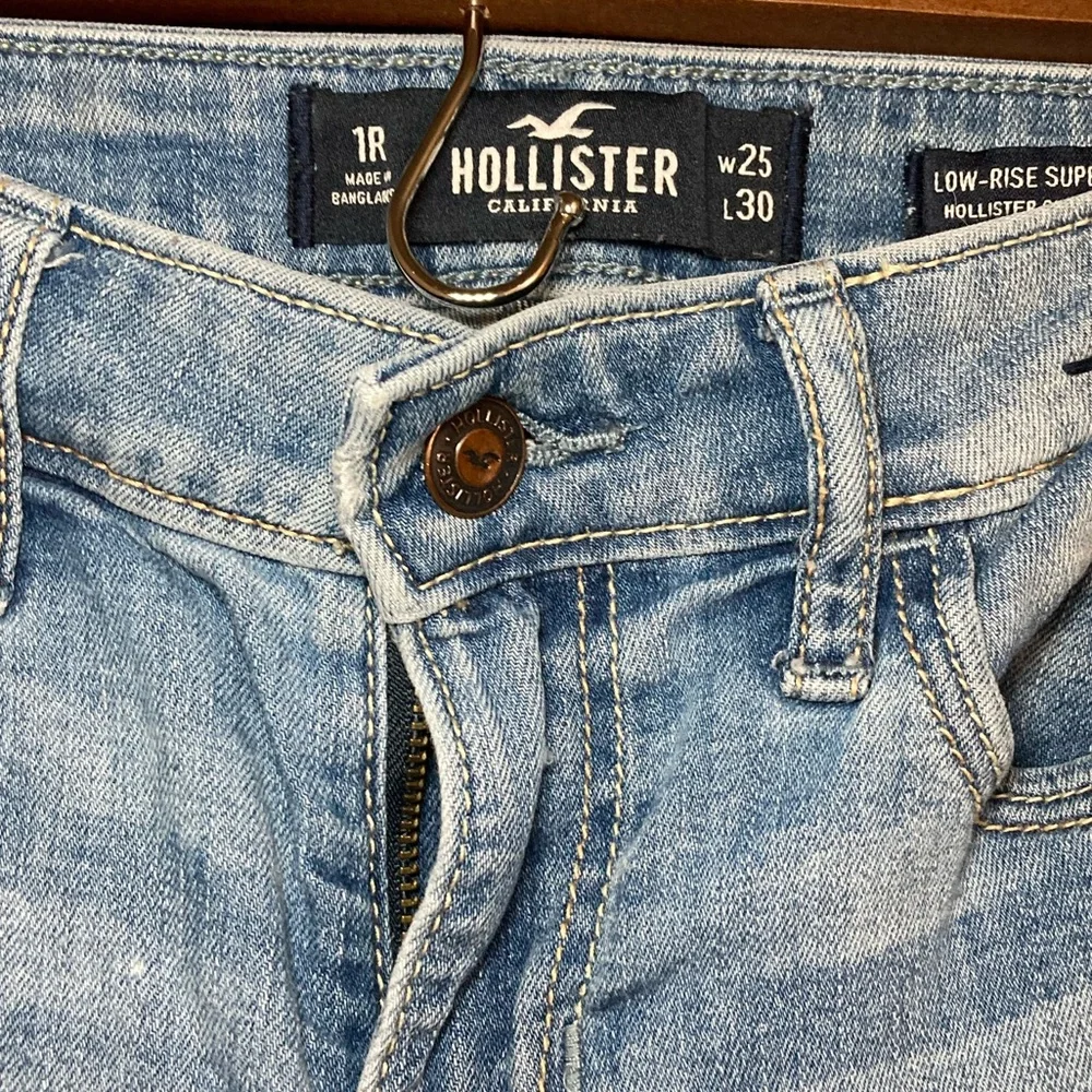 Hollister Distressed Light Blue Skinny Jeans - Picture 3 of 11